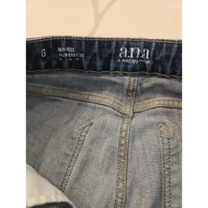a.n.a. Women's 6 Mid-Rise Slim Bootcut Jeans Medium Wash Blue Denim Y2K thumbnail 7