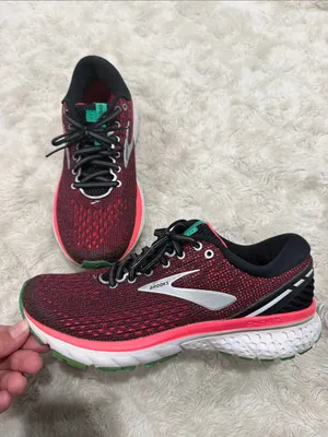 Brooks Ghost 11 Women's Running Shoes in black with vibrant pink size 8 thumbnail 3