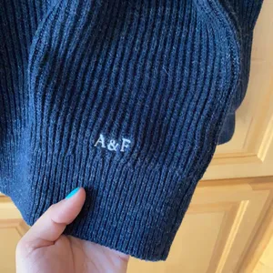 Abercrombie & Fitch Navy Sweater thumbnail 4