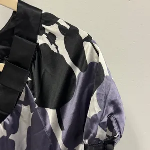 BCBGMAXAZRIA Floral Satin Shift Dress Large Short Sleeve Scoop Neck Purple Black thumbnail 6