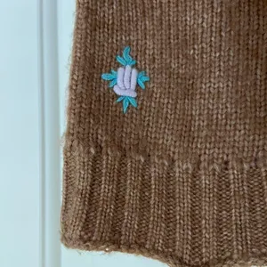 NWOT |‎ Hazel Moon women’s knit embroidered sweater tank — medium thumbnail 3