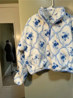 Old Navy Women’s Sz Medium Sherpa Quarter Zip Sweatshirt White Blue Floral Print thumbnail 3