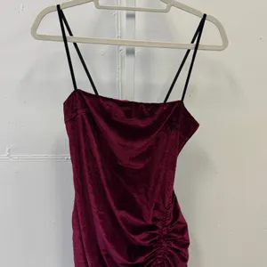 Showpo. Beyond‎ It Rushed Mini Velour Dress Burgundy Sz 4 Stretch Party thumbnail 4