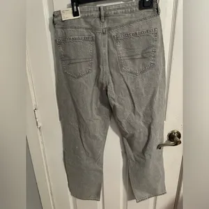 NWT American Eagle Straight Mom Jean thumbnail 4