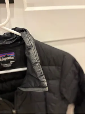 Patagonia Women's Black Down Jacket Size Small thumbnail 5