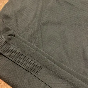 Lululemon run swiftly, short sleeve, top and olive green thumbnail 2