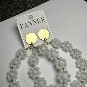Large Statement Gold Tone White Bead Flower Circle Dangle Drop Pierced Earrings thumbnail 4