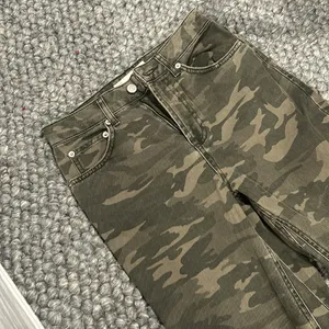 TopShop Moto Camo‎ Straight Leg Pant Size 25 thumbnail 4