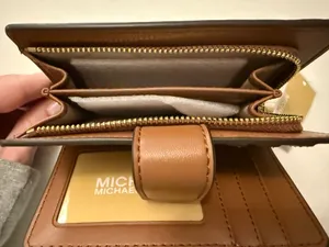 Michael Kors wallet leather logo bifold  thumbnail 3