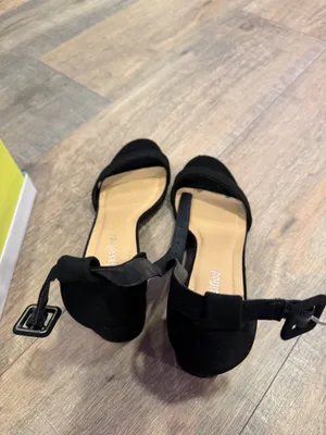 black heels thumbnail 3