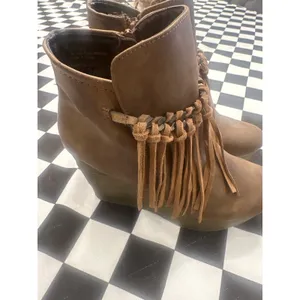 Shiekh Sbicca Women Brown Fringe Wedge Ankle Boots Boho western Side Zip Size 9 cowboy thumbnail 3