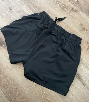 Women Shorts Size M thumbnail 3