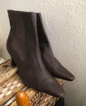90s Predictions Chocolate Brown genuine leather ankle pointed square toe boots 3" heels Size 10 thumbnail 1