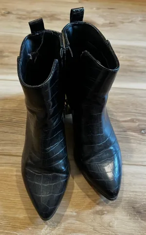 Booties Black Size 6 thumbnail 1