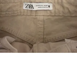 ZARA Ultra High Rise Mom Jean Tan Bleach Dye Frayed Denim Pants Size 2 thumbnail 4