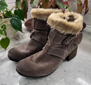 Josef Seibel Womens Brown Suede Faux Fur Ankle Boots Size 40 Buckle Strap Zip Up thumbnail 1