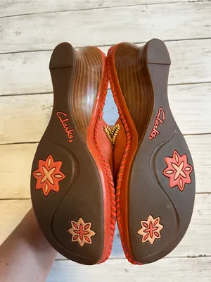 Clarks Artisan Empress Red Beaded Leather Wedge Size 8.5 NWOB thumbnail 4