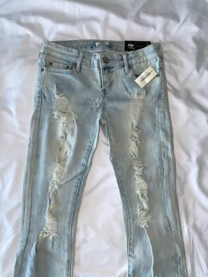 Light Wash Low Rise Destroyed Skinny Jeans thumbnail 3