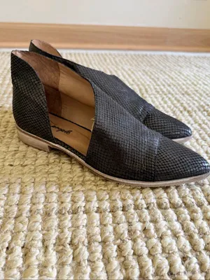 Free People Royale Dark Brown Snakeskin Leather Pointed Toe Flats Size 38 thumbnail 2