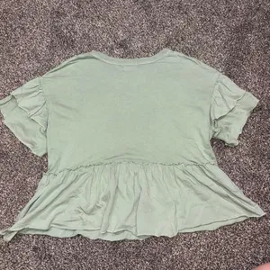 Originality Green ruffle crop top in Xs thumbnail 3
