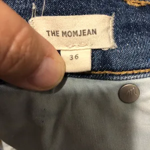 Madewell Mom jeans distressed size 36 waist measures 40 Blue Denim‎ women’s thumbnail 4