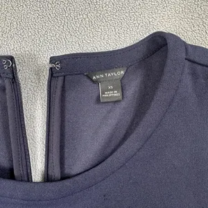 Ann Taylor Navy Blue Sleeveless Shell Top XS Keyhole Back Stretch Blouse thumbnail 3