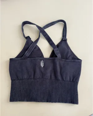 Free people movement top thumbnail 3