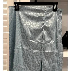 Something New Women's Mia Leopard Print Satin Blue Skirt Side Slit M NWOT thumbnail 3