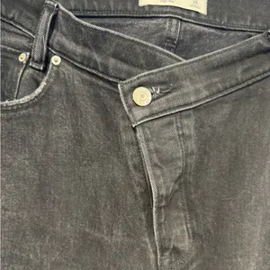 Black Abercrombie and Fitch the Dad high rise asymmetrical button‎ jeans thumbnail 2