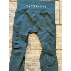 Alphalete Aero High Waisted‎ Seamless Leggings Dark Grey Scrunch Leg Size Small thumbnail 5