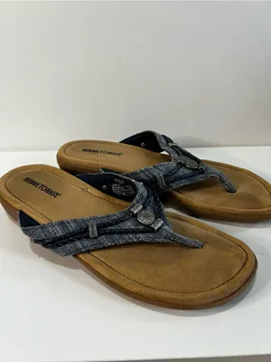 Minnetonka Silverthorne 360 Denim Western Concho Thong Sandals thumbnail 3