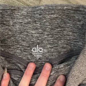 alo yoga leggings thumbnail 3