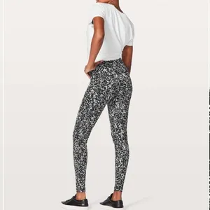 LULULEMON Wunder Under Super Hi-Rise‎ Legging 28" Chirasu Black Size 4 Spotted thumbnail 2