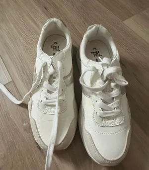 Sneakers White Size 7.5 thumbnail 1