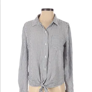 Vince Camuto size small striped tie front top thumbnail 2
