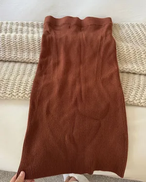 Abercrombie Maroon fitted midi skirt thumbnail 1