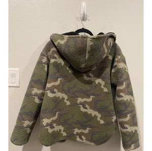 American Eagle OUTFITTERS Green Camo Cropped Fleece Sherpa Jacket thumbnail 3