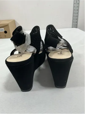 Womans New In Box Bonnibel Tanika Platform Wedge Slingback Sandals 7 Black thumbnail 4