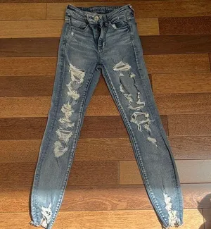 American Eagle | Distressed Skinny Jeans Size 2 thumbnail 1