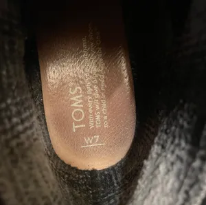 Toms Black Desert Wedge Black Suede Ankle Booties Lace Up Women’s Size 7 thumbnail 5