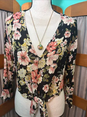 Billabong Black Floral Tie-Front Button-Down Shirt thumbnail 1