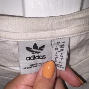 Adidas T-shirt thumbnail 2