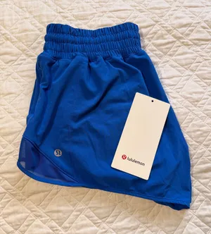 lululemon Hotty Hot High Rise Short 2.5” thumbnail 1