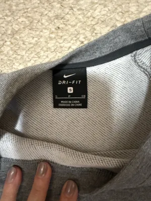 Nike cropped crewneck  thumbnail 3