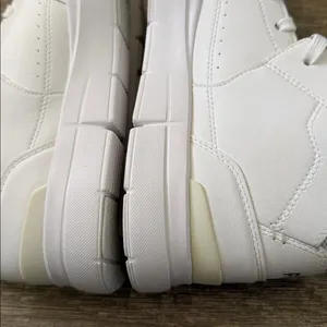 Women’s On The Roger Clubhouse Mid Size 8.5 thumbnail 4