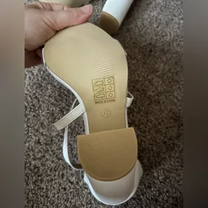 NWT White Open Toe Cross Strap Heels Size 6.5 thumbnail 9