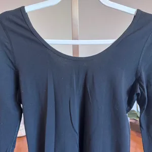 Lululemon Scoop Back Long Sleeve Black Luon Size 6-8 thumbnail 6