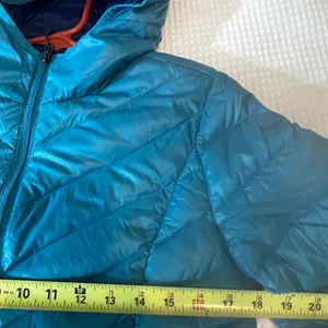 Coat size small turquoise down with attached hood Blue thumbnail 3