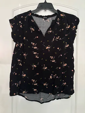 Buffalo Black floral top thumbnail 1