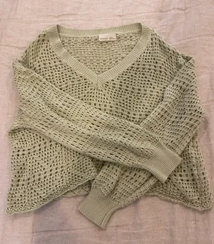 Juiles Boutique Green Crochet Sweater  thumbnail 1